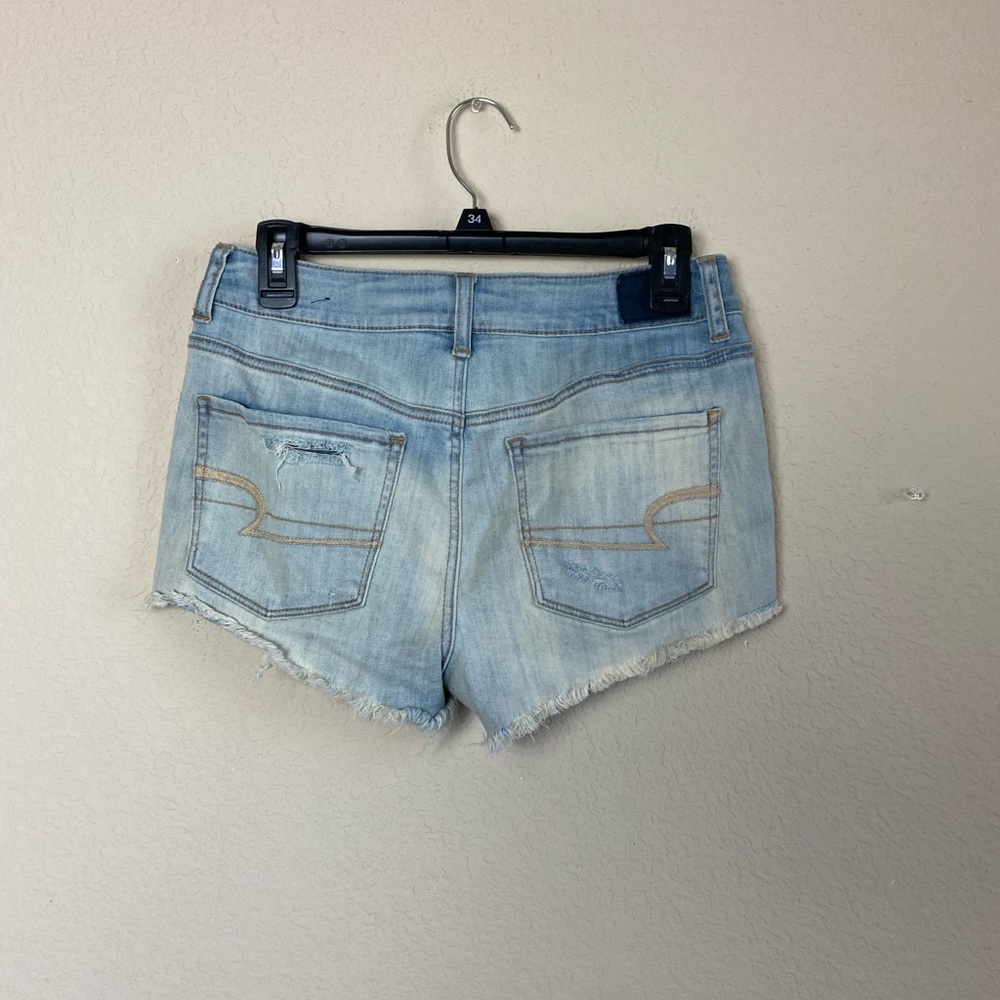 American Eagle Outfitters Light Wash Hi-Rise Shortie Distressed Fray Hem Sz 8 - Picture 7 of 9